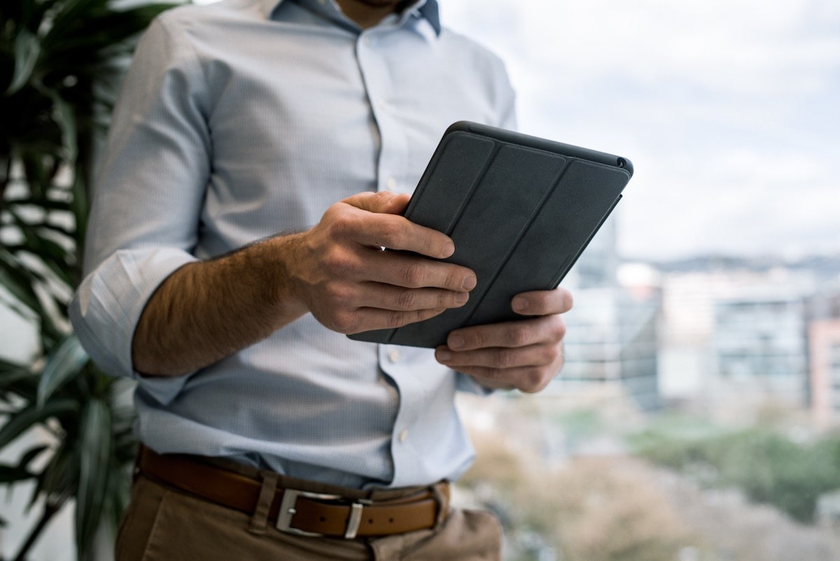 A man reading an article on his tablet